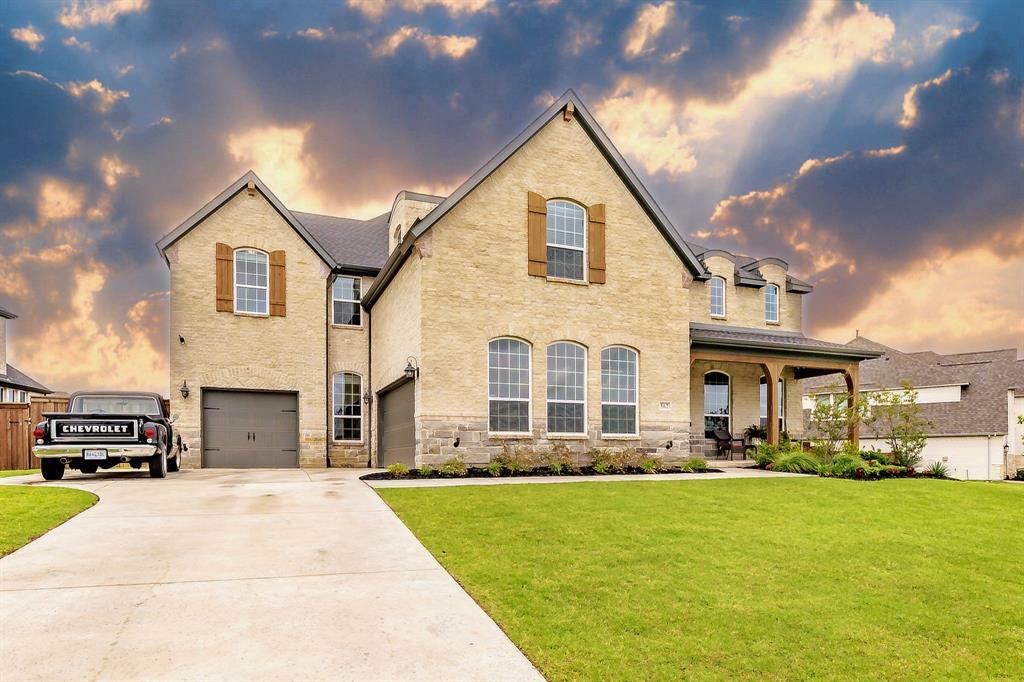 Property Photo: 562 Broadleaf Way TX 76052