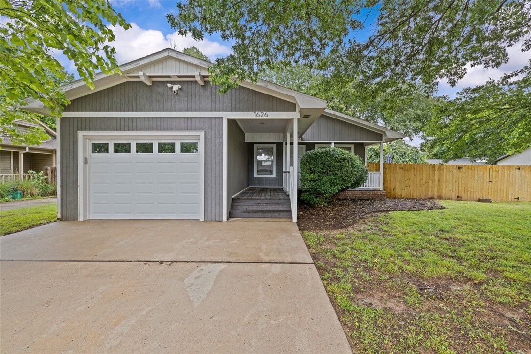 Property Photo:  1626 N Salem Road  AR 72704 