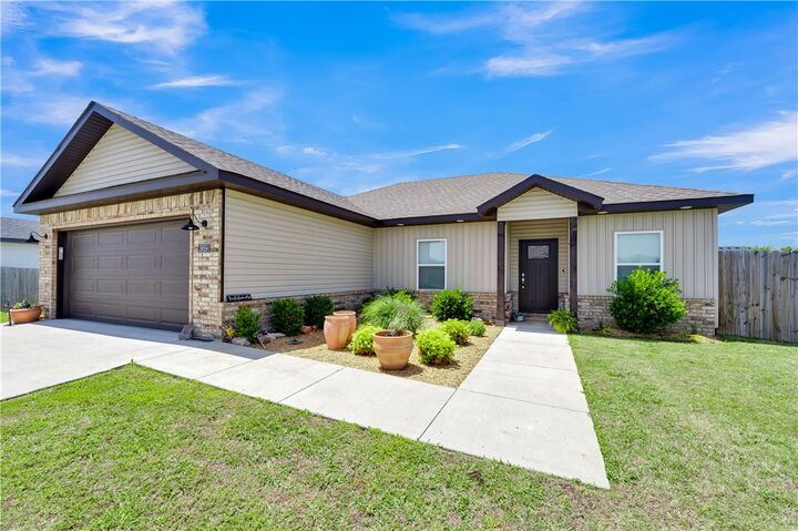 Property Photo: 369 N Wyandotte Street AR 72730