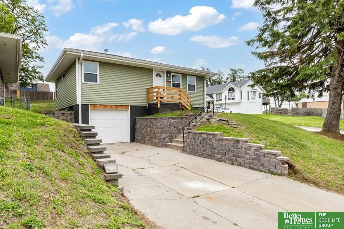 Property Photo: 5923 S 50 Street NE 68117