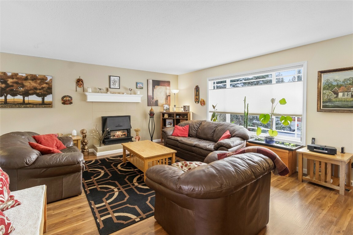 Photo de la propriété: 4651 71 Avenue NE BC V0E 1K0
