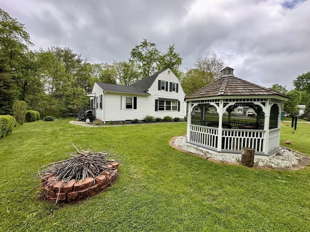 Property Photo:  17 Walnut Street  MA 01354 