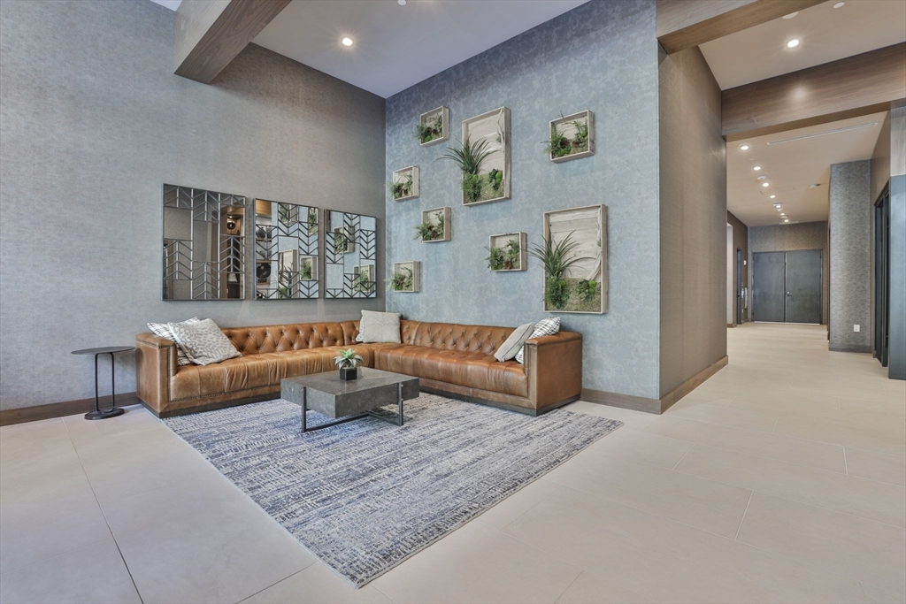 Property Photo: 18 Artisan Drive 208 NH 03079