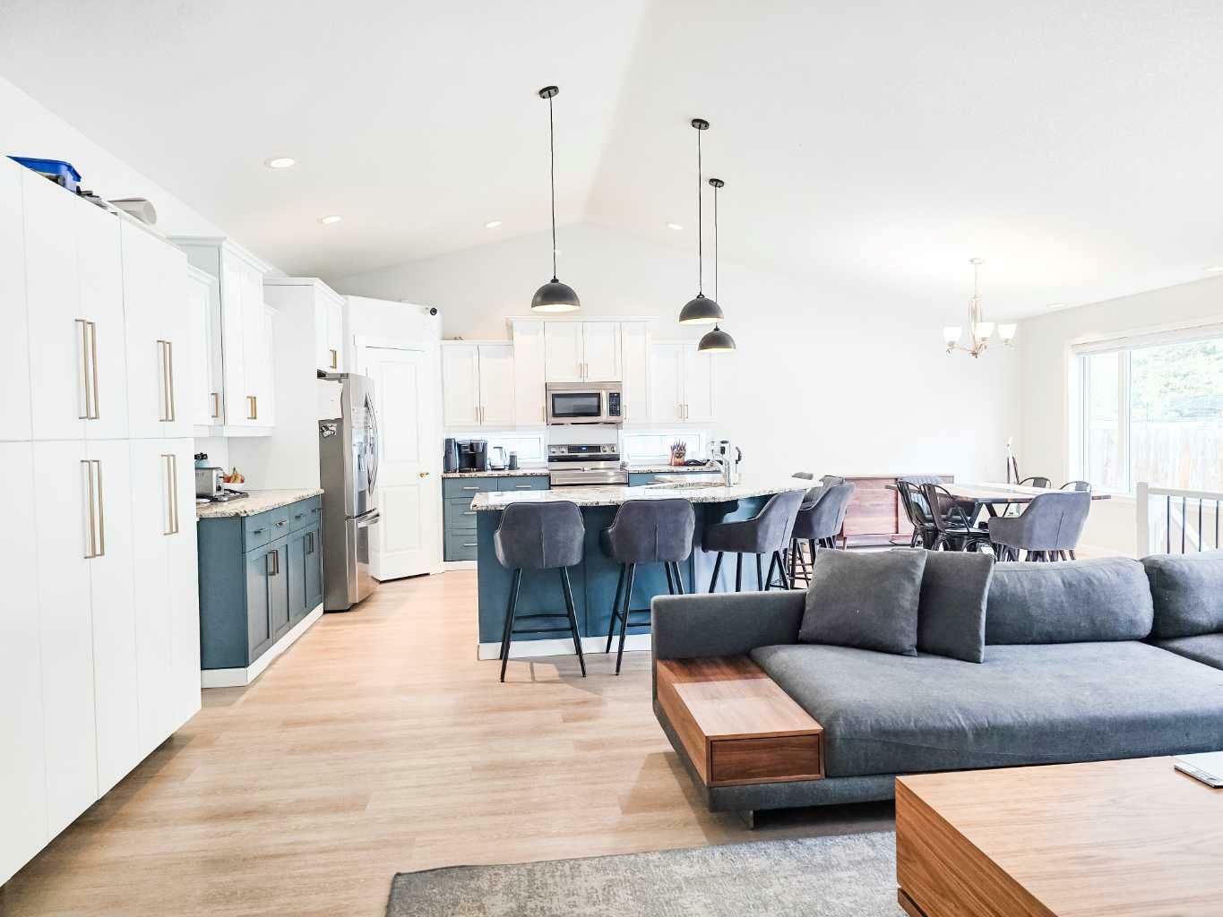 Property Photo: 1519 41 Street AB T7E 0A5