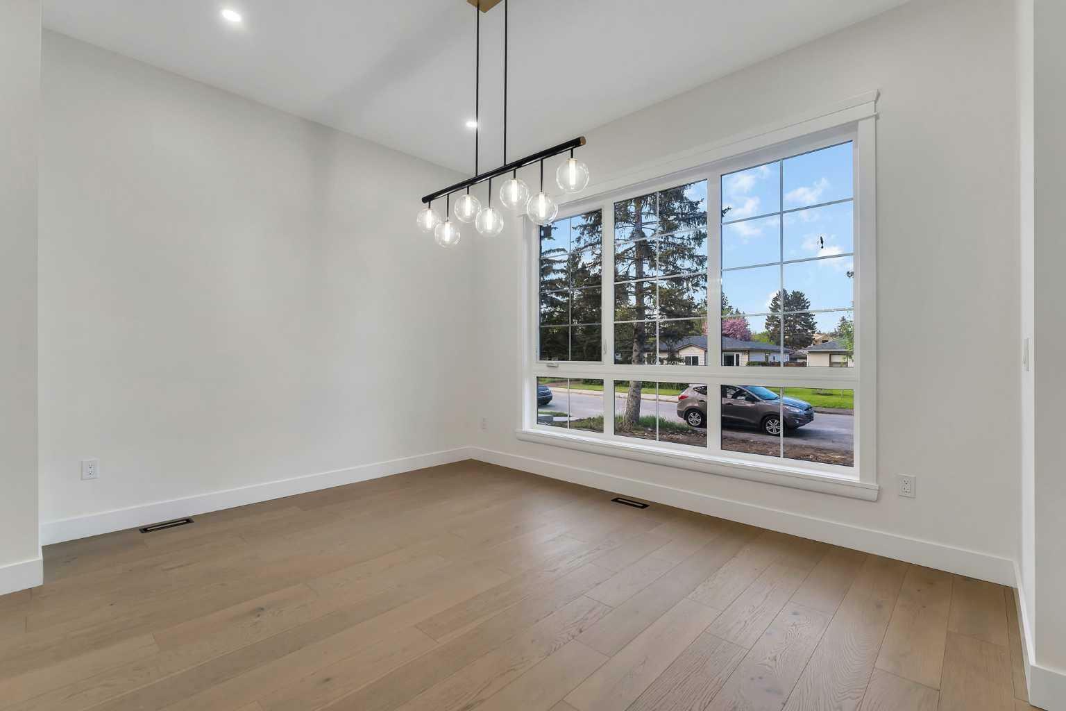 Photo de la propriété: 8731 34 Avenue NW AB T3B 1R6