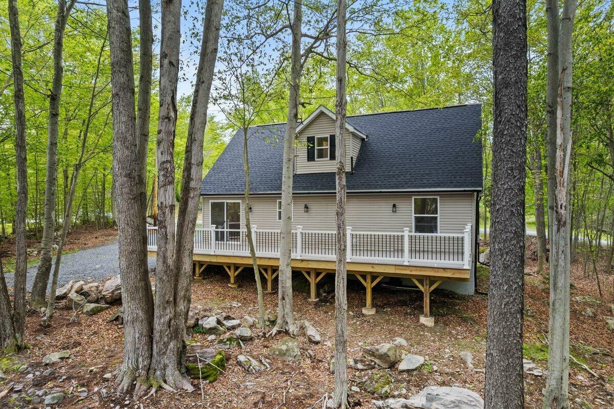 Property Photo: 350 Maxatawny Drive PA 18347