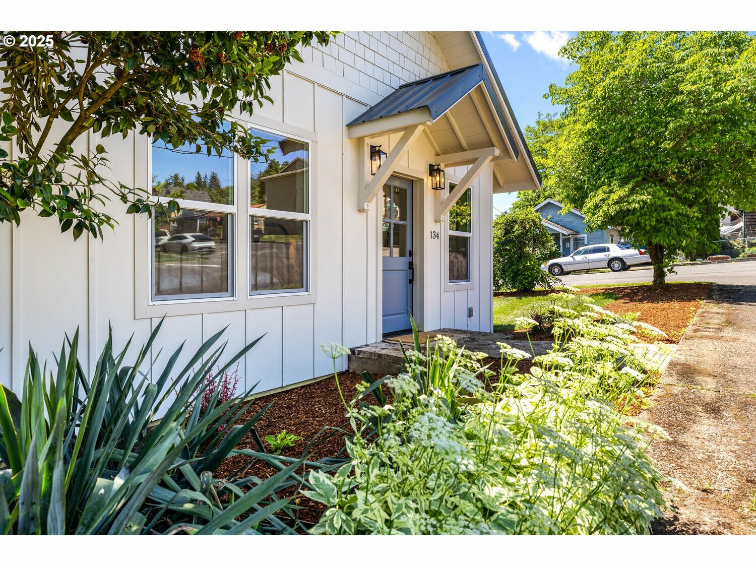 Property Photo: 134 NW 14th Ave WA 98607