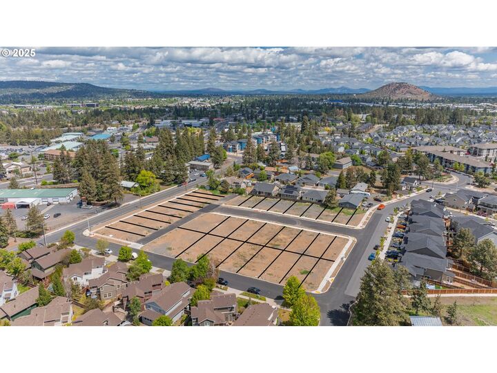Property Photo: 61528 Parrell Rd OR 97702