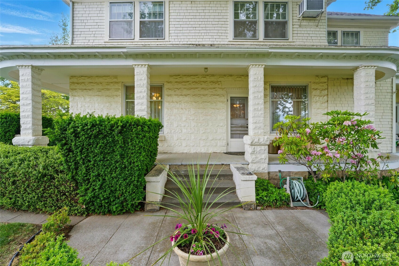 Property Photo: 113 NE 7th Avenue OR 97862