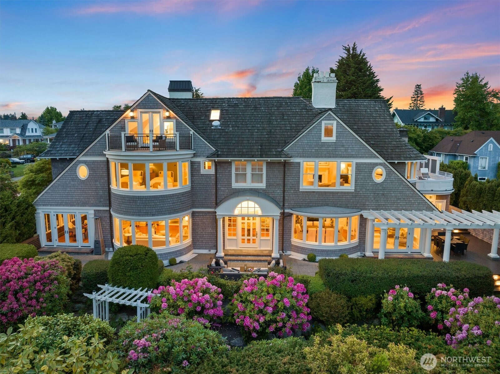 Property Photo: 2720 W Galer Street WA 98199