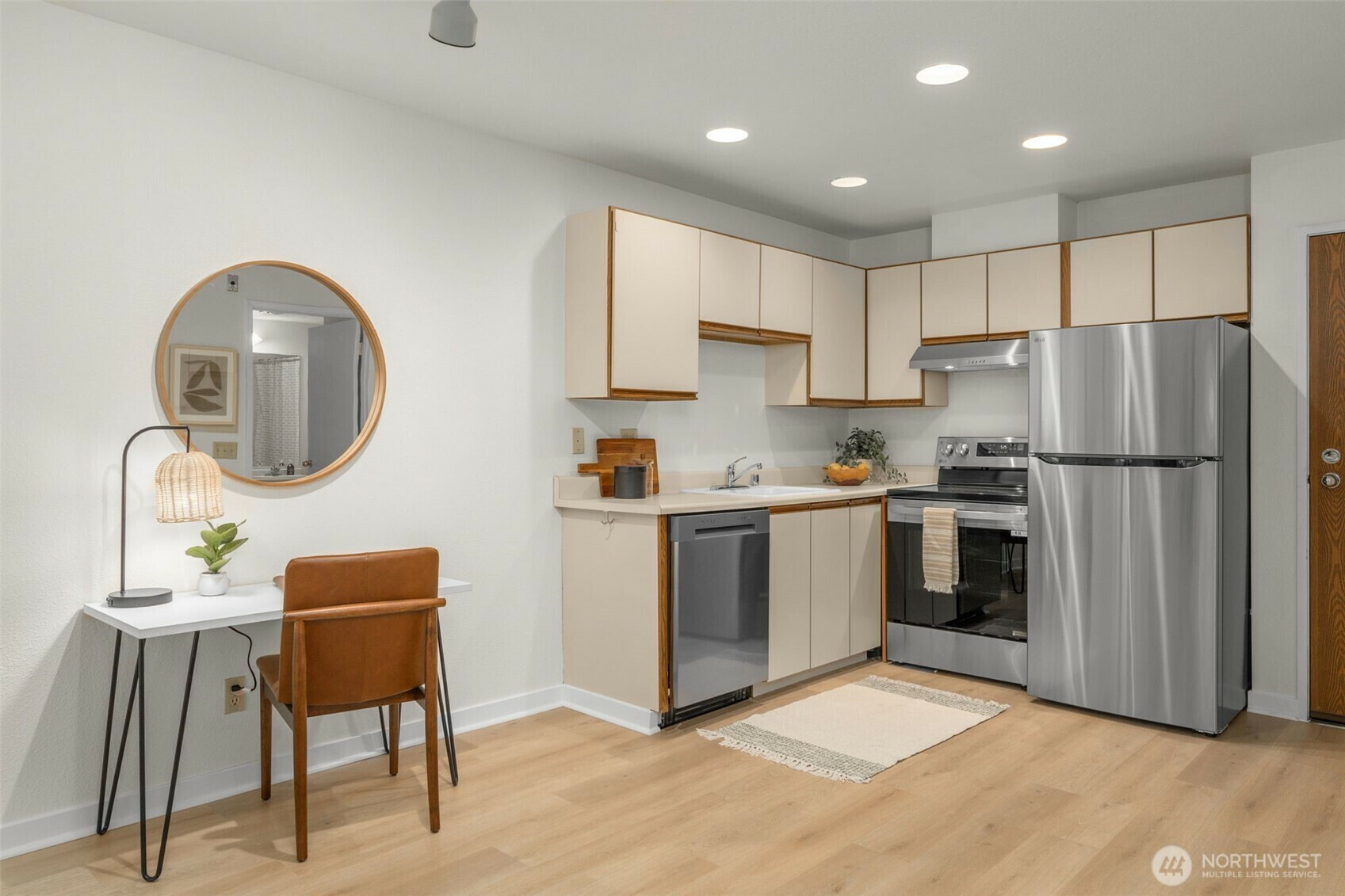 Property Photo: 211 Summit Avenue E S218 WA 98102