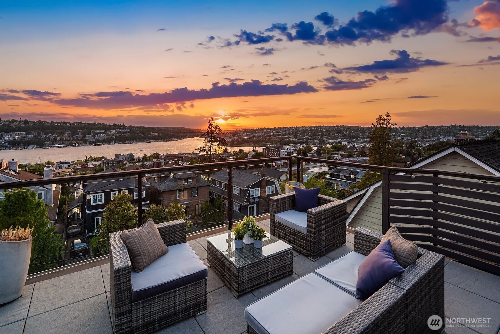 Property Photo: 2222 Broadway E WA 98102