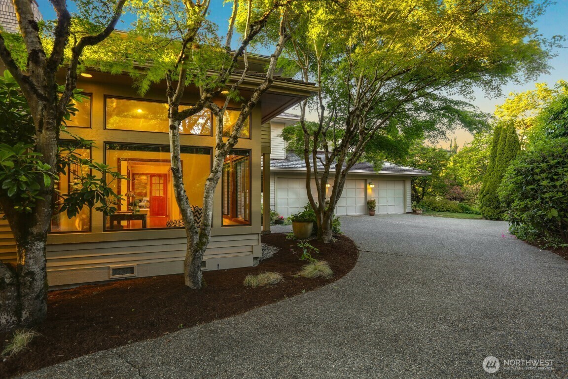 Property Photo: 9636 NE 30th Place WA 98004