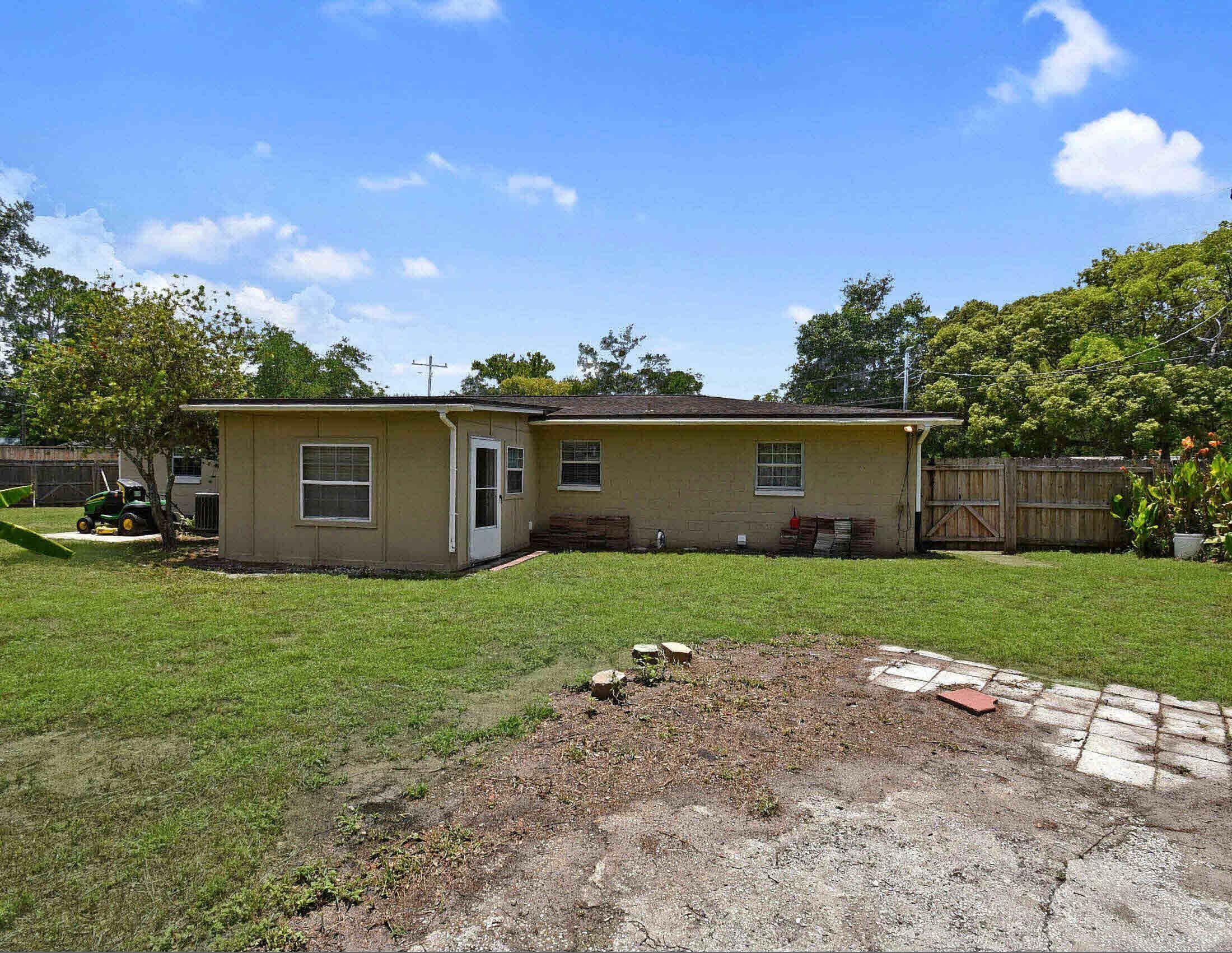 Property Photo:  10403 Ebbitt Rd  FL 32246 