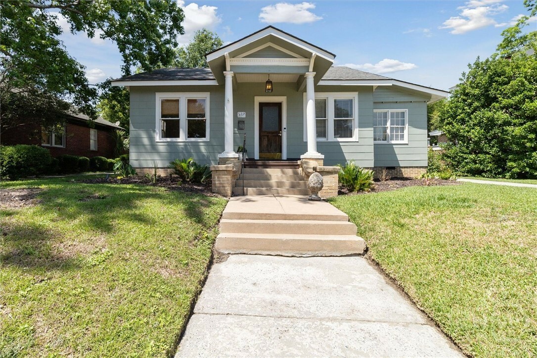 Property Photo: 532 E 50th Street GA 31405