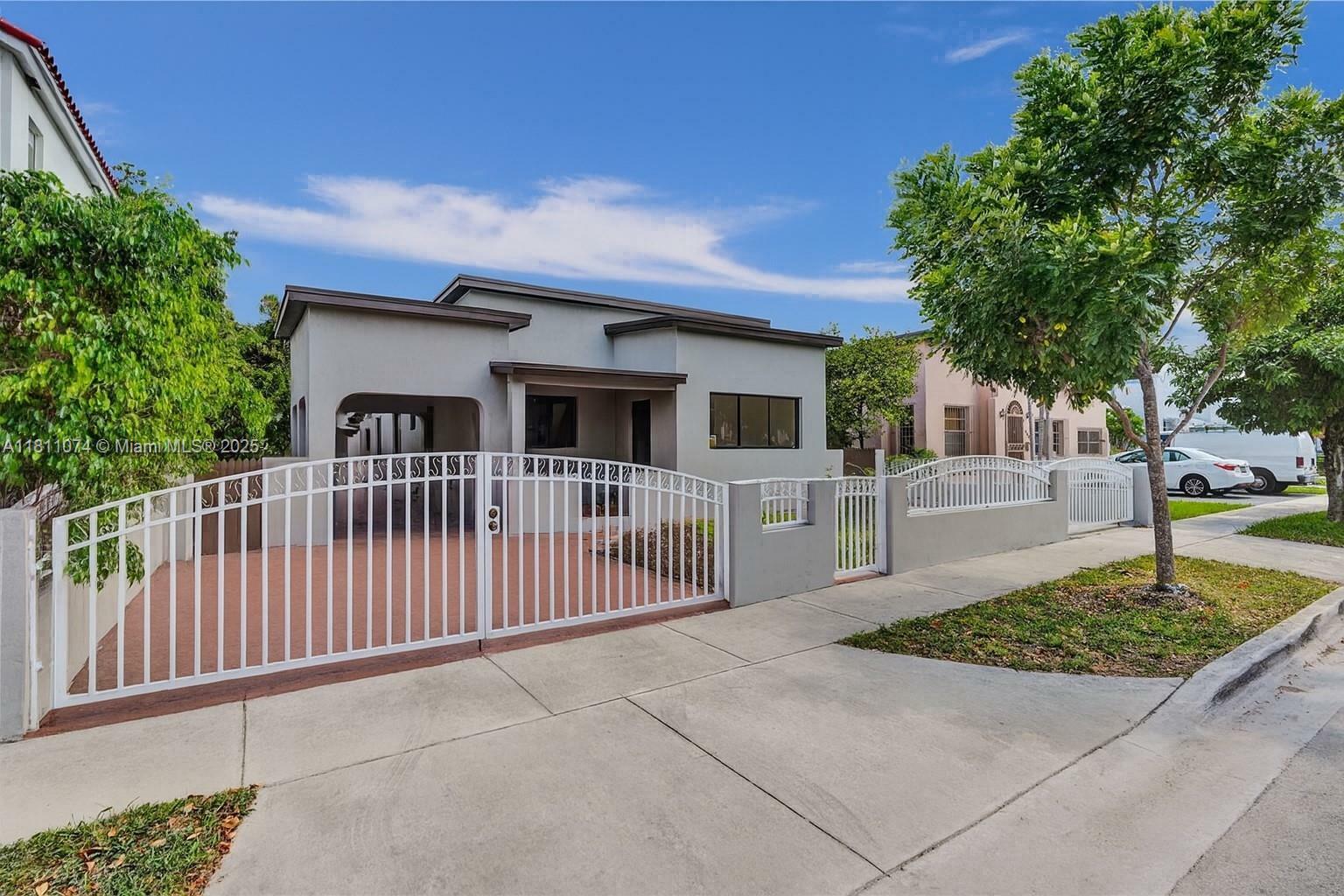 Property Photo: 1622 SW 15th St FL 33145