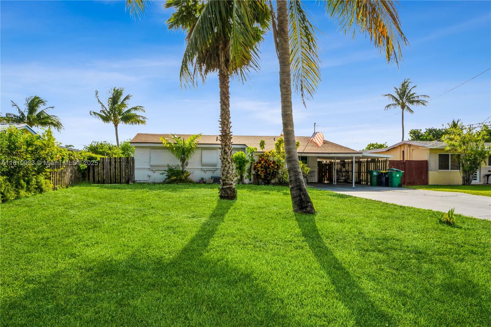 Property Photo: 4697 SW 35th Ave FL 33312