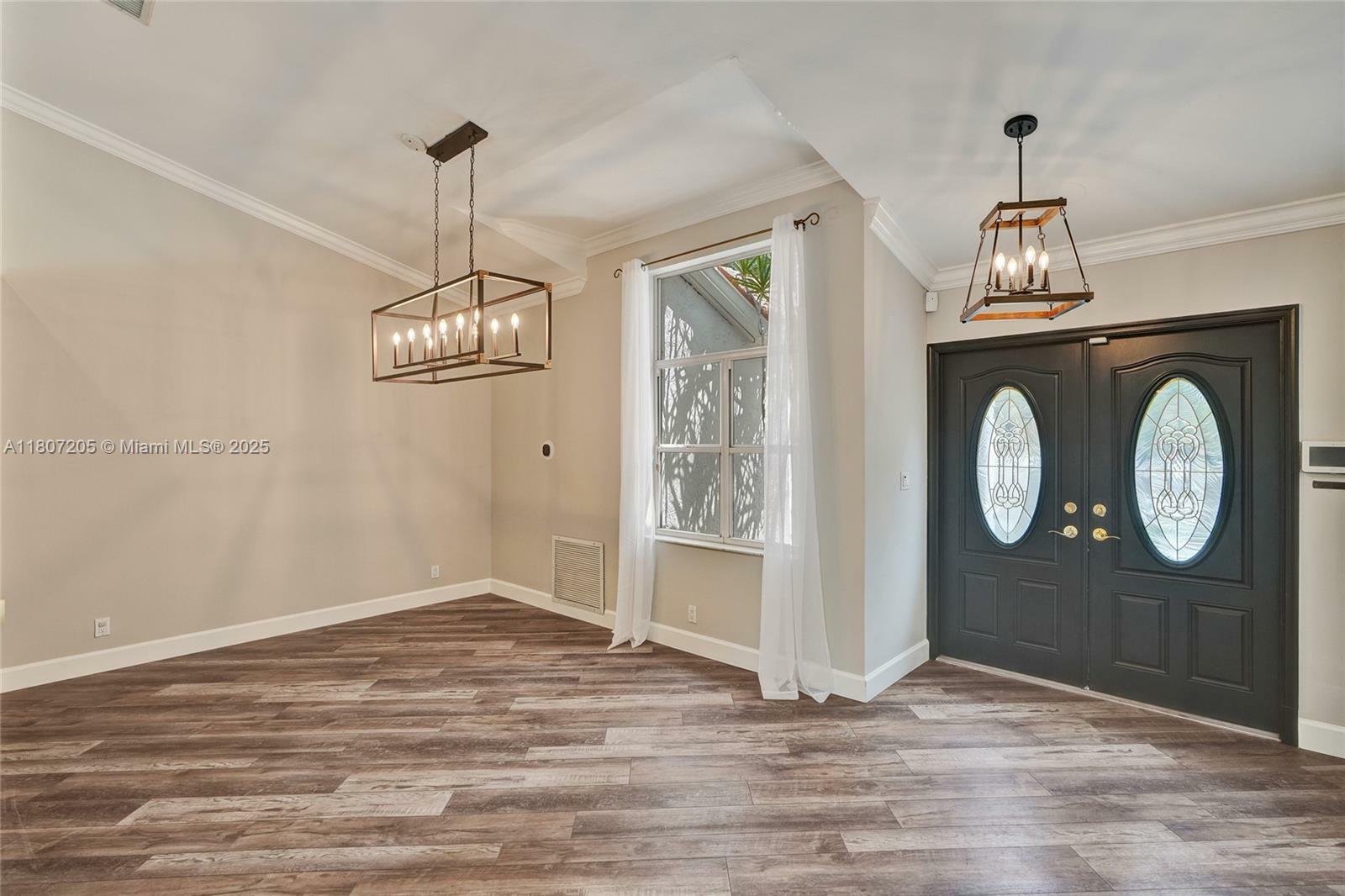 Property Photo: 1589 Eastlake Way FL 33326