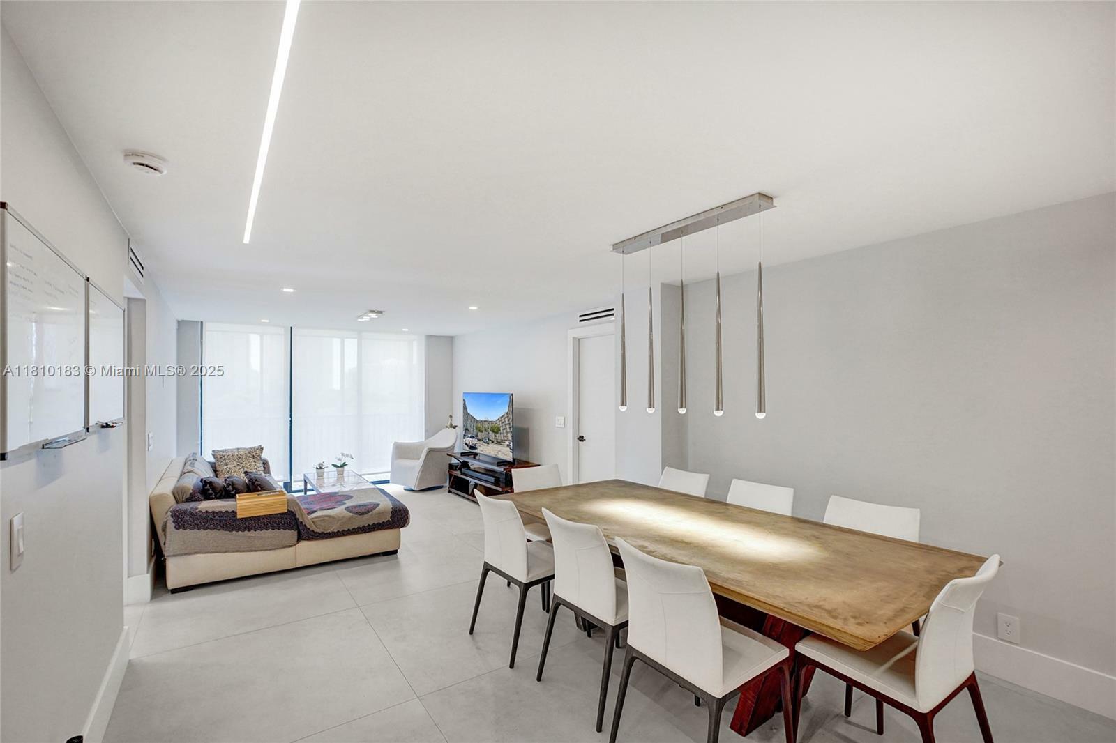 Property Photo: 3401 N Country Club Dr 619 FL 33180