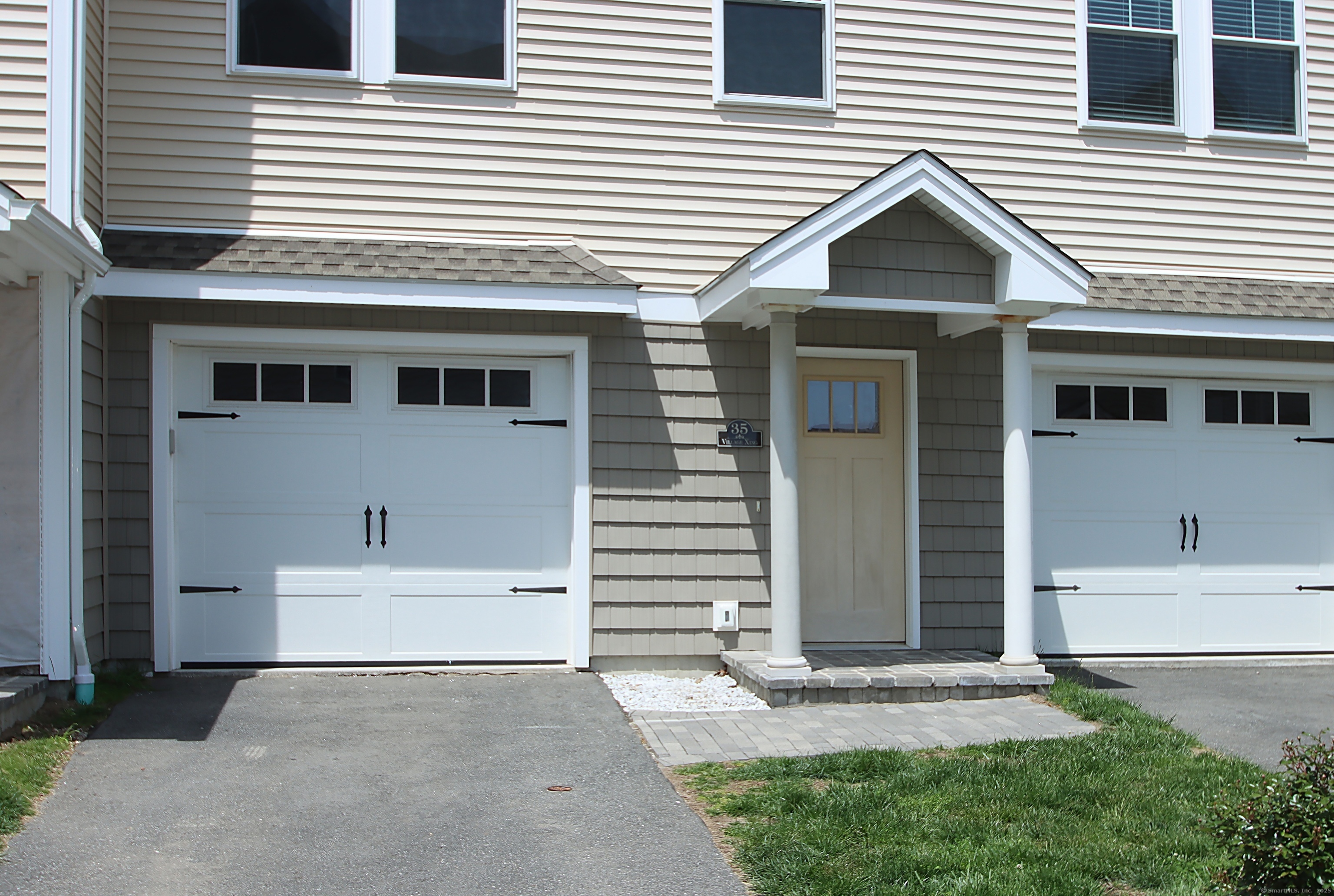Property Photo:  35 Village Crossing 35  CT 06357 