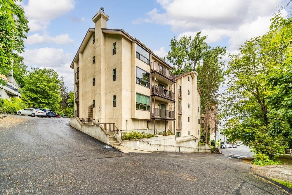 Property Photo: 707 W 6th Ave 41 WA 99204