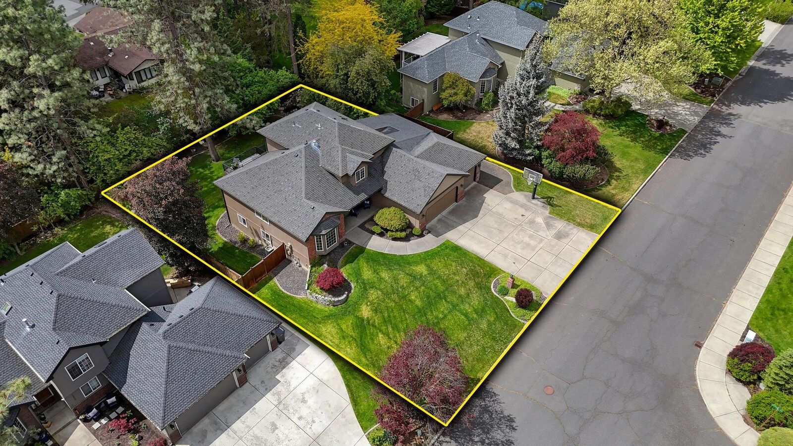 Property Photo:  1202 E Blackhawk Dr  WA 99208 