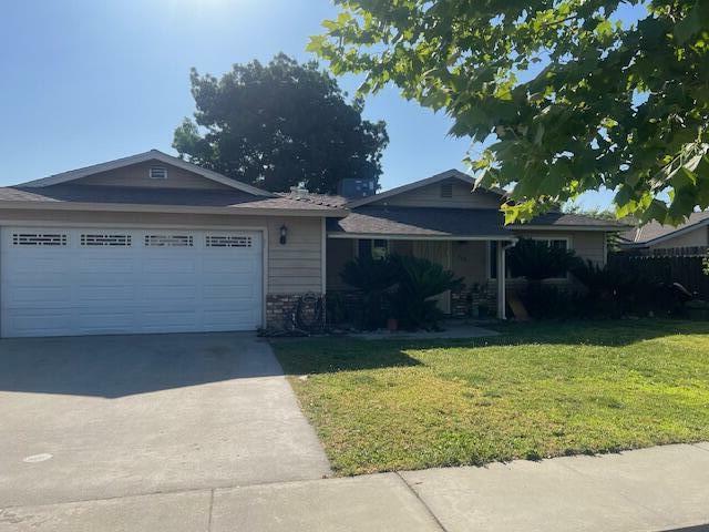 Property Photo: 860 S Kazarian Street CA 93274