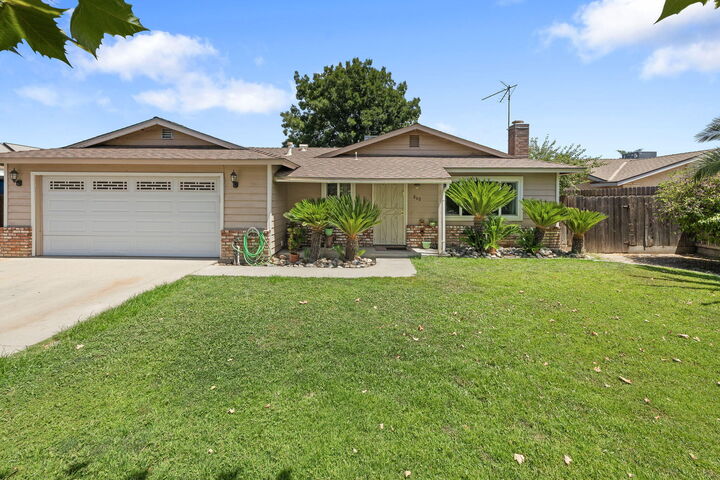 860 S Kazarian Street  Tulare CA 93274 photo