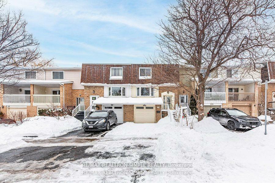 Photo de la propriété: 197 Tamarack Drive ON L3T 4X3