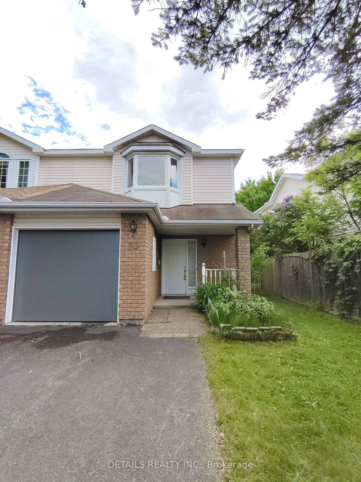 Property Photo:  30 Hodgson Court  ON K2K 2T4 