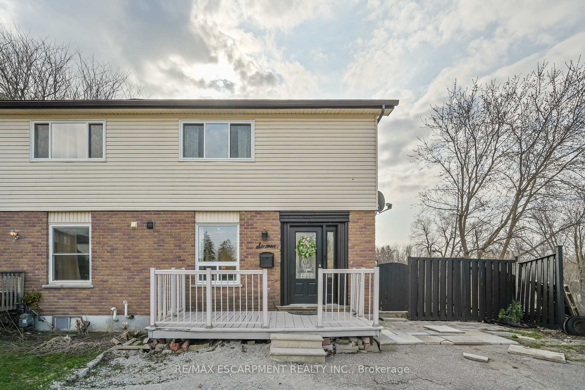 16 Campbell Court  Halton Hills ON L7J 2V1 photo