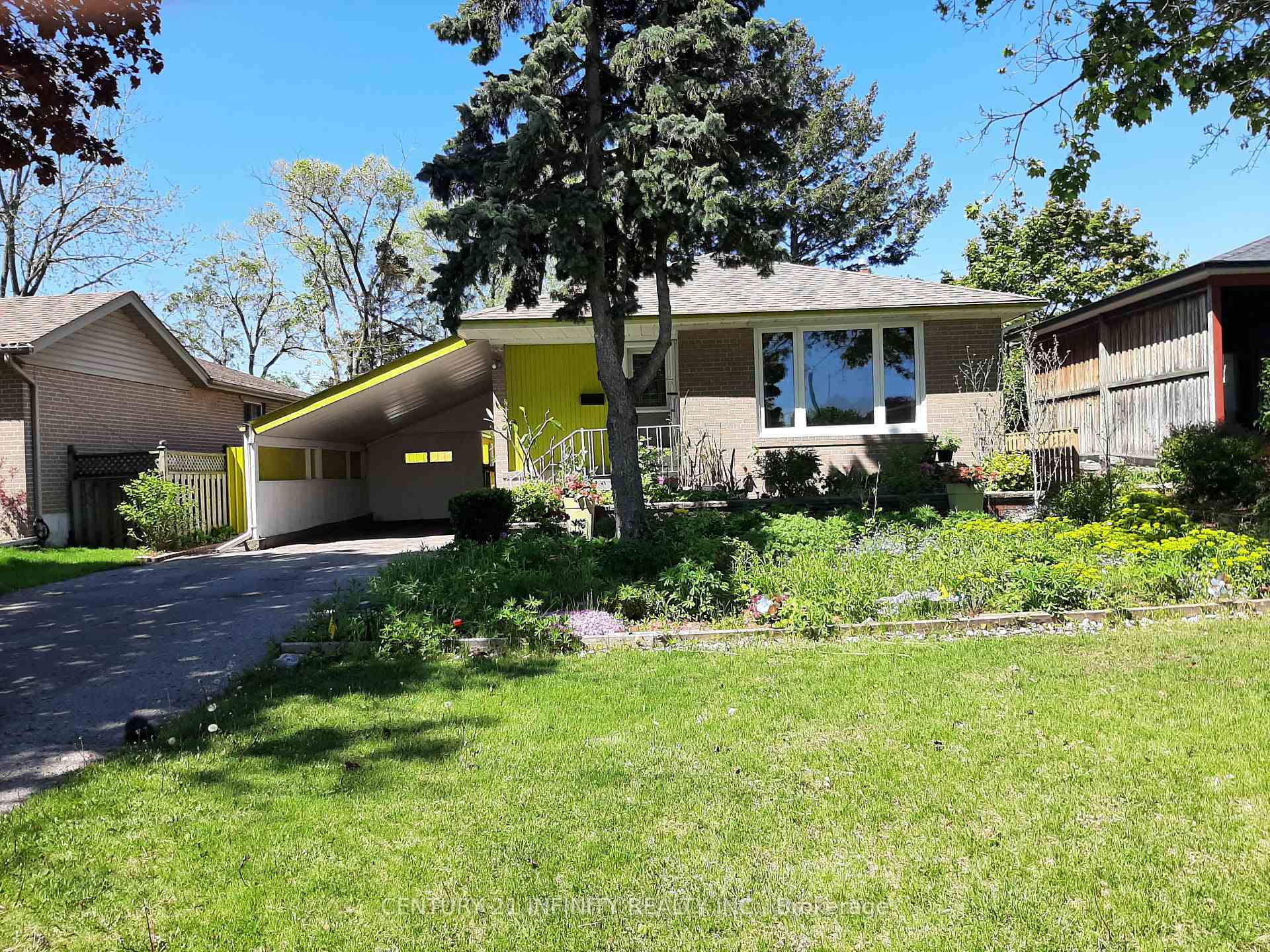 Property Photo: 868 Antonio Street ON L1W 1T3