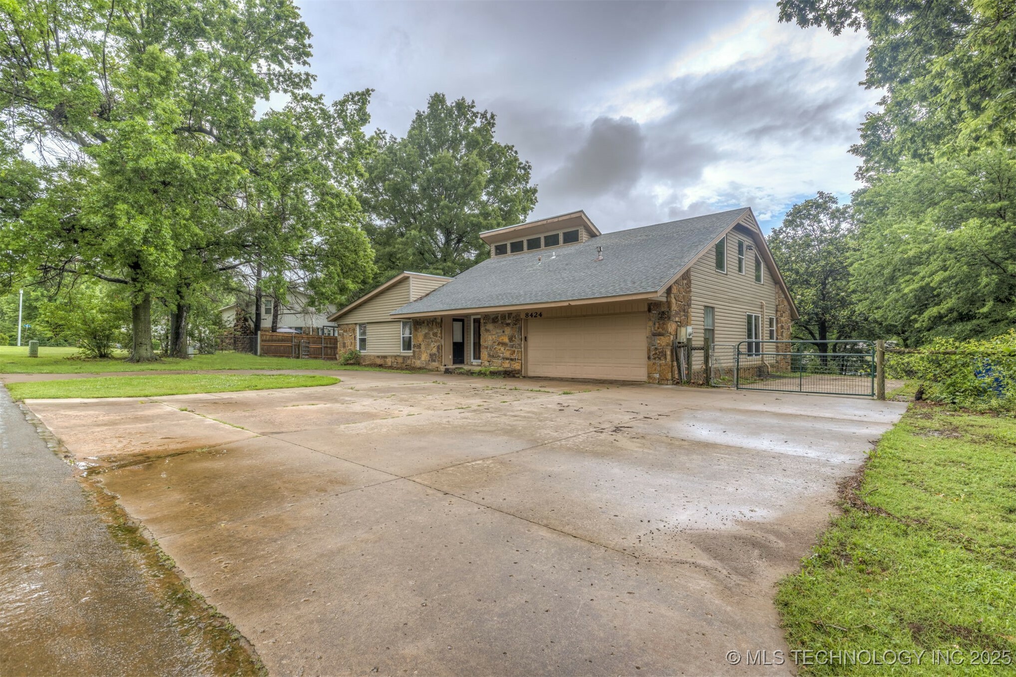 Property Photo:  8424 Harp Boulevard  OK 74014 