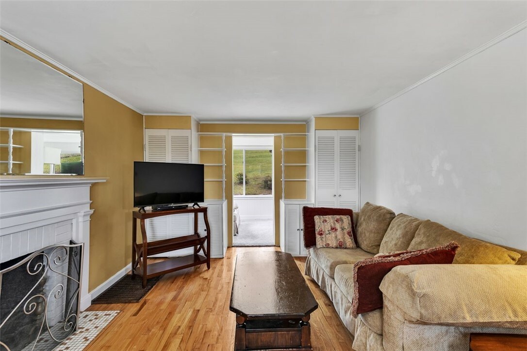 Property Photo: 5352 Highgrove Rd PA 15236