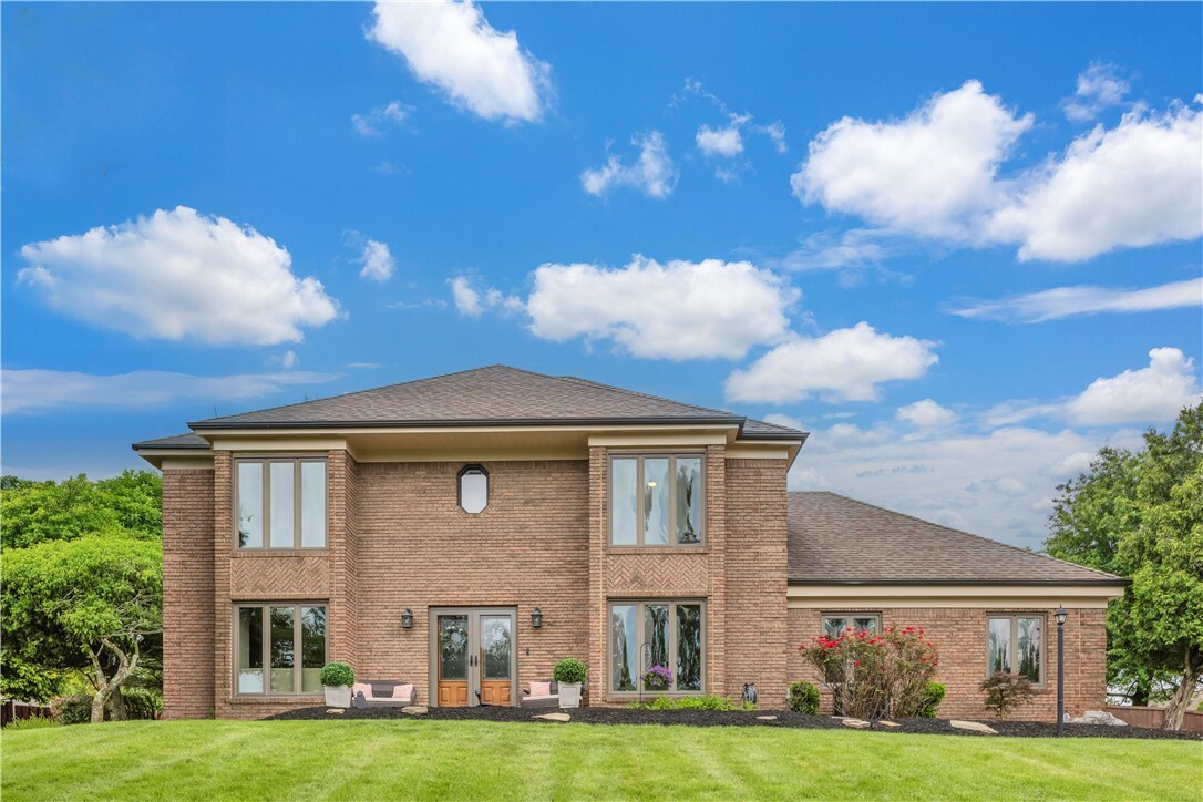 Property Photo: 207 Springhouse Dr PA 15025