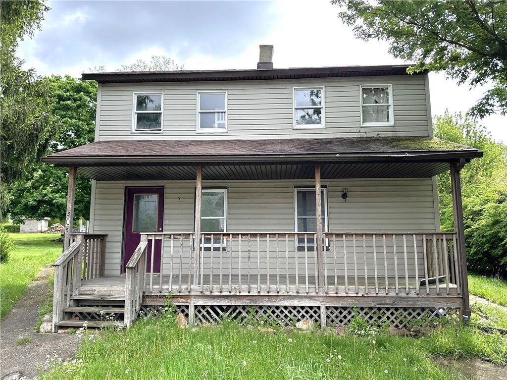 Property Photo:  305 3rd Street  PA 15638 