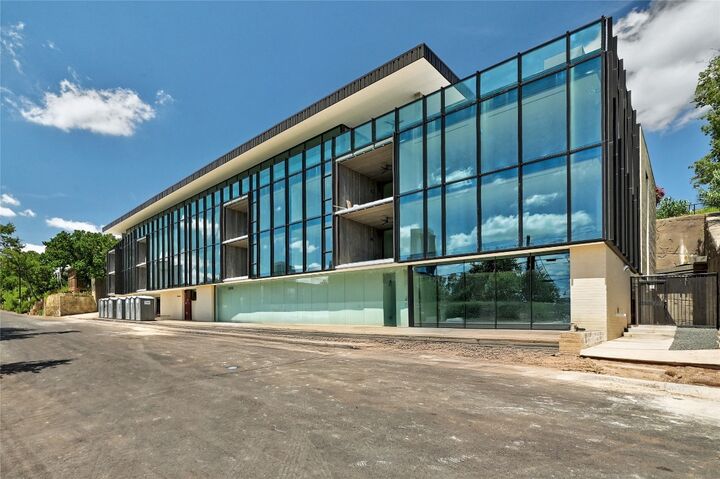 Property Photo: 1006 Baylor Street 204 TX 78703