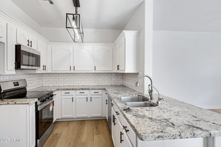 Property Photo:  1563 S Longspur Lane  AZ 85296 