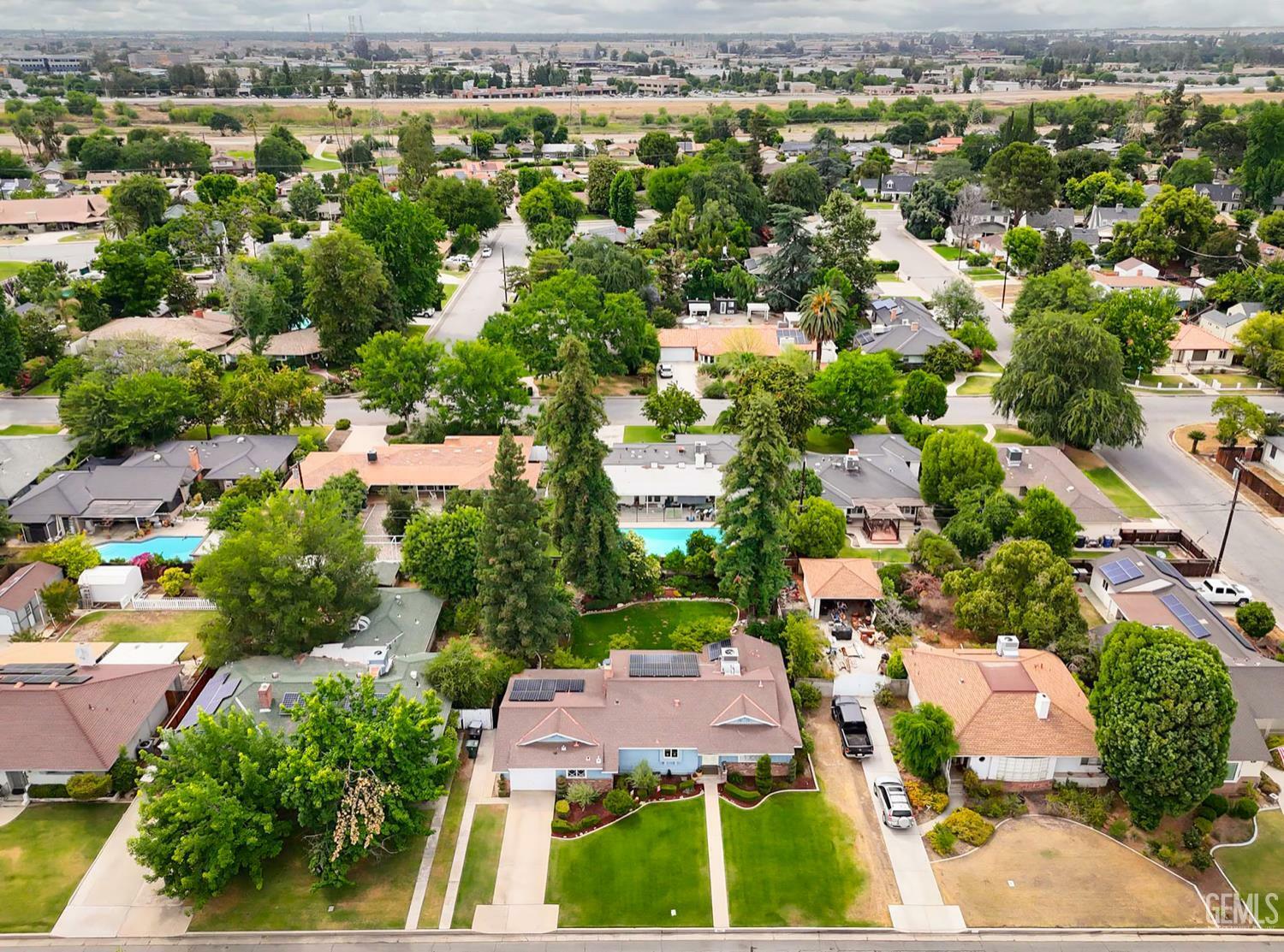 Property Photo:  2527 Pine Street  CA 93301 