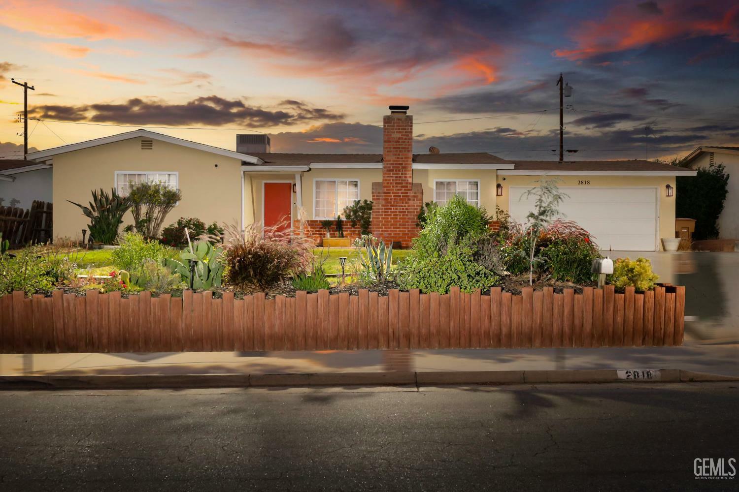 Property Photo:  2818 San Pablo Avenue  CA 93306 