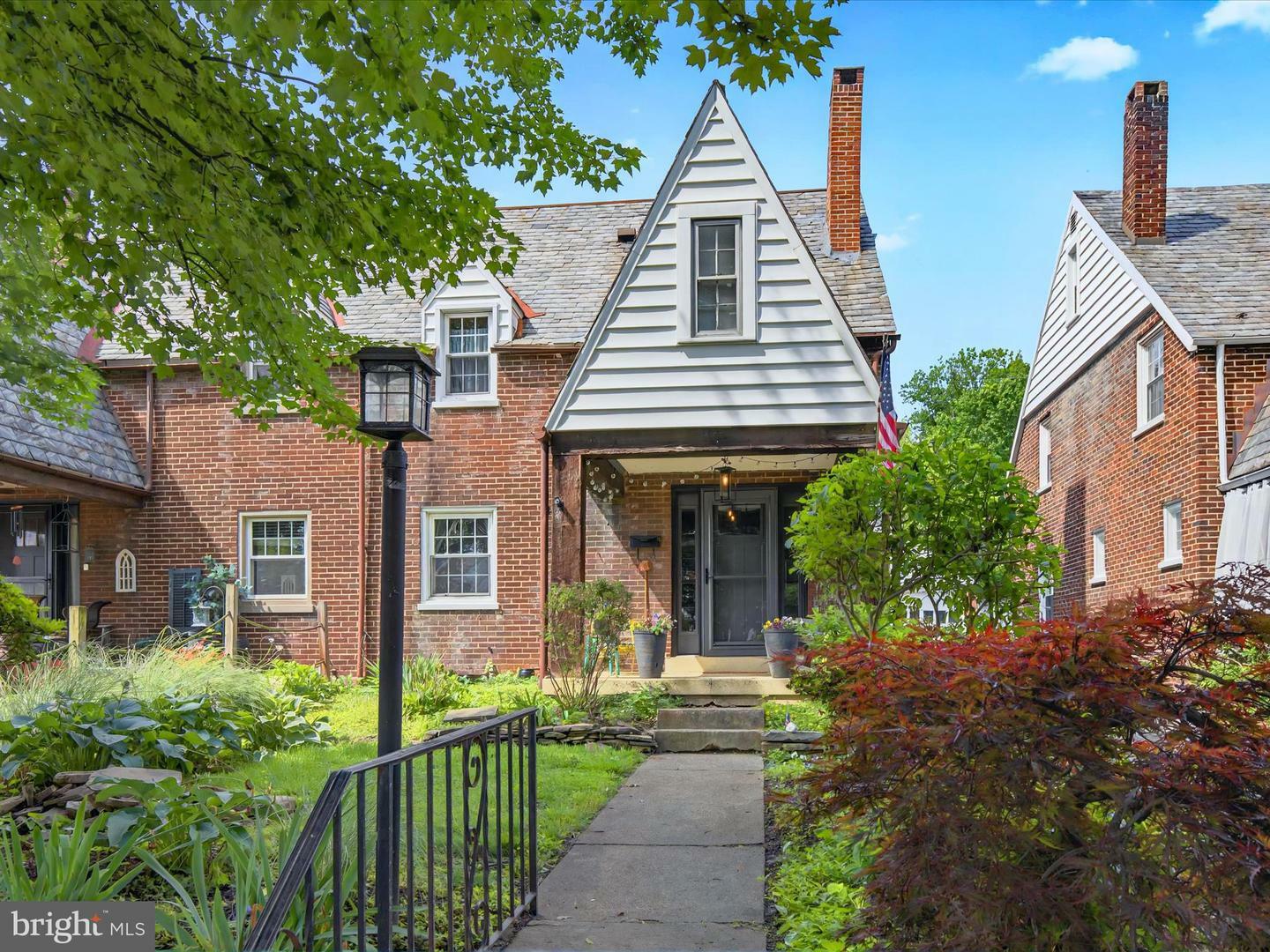 Property Photo:  817 Helen Avenue  PA 17601 