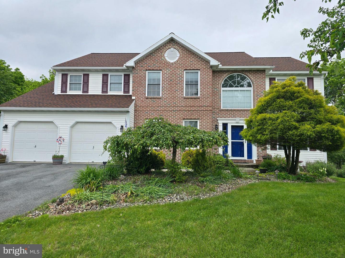 Property Photo: 6 Reservoir Circle PA 19533