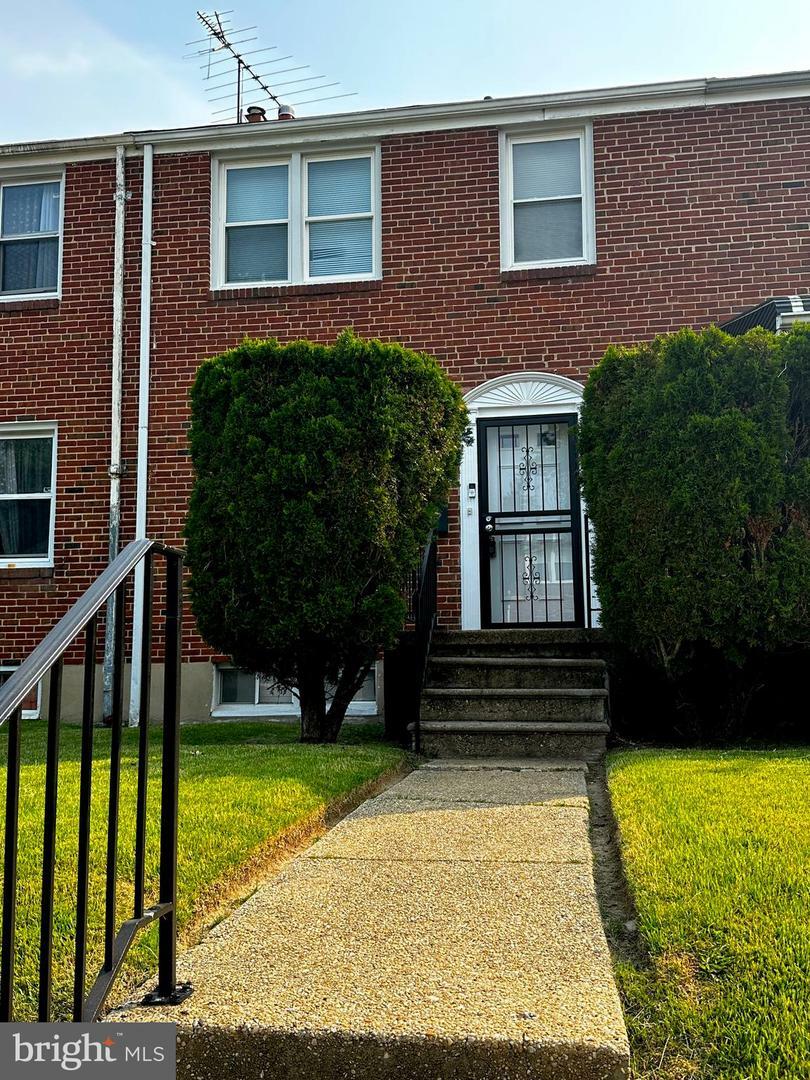 Property Photo: 912 Evesham Avenue MD 21212