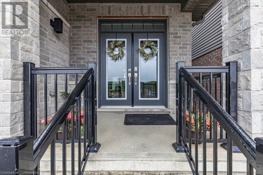 Property Photo:  33 Mair Avenue Avenue  ON N3T 0T2 