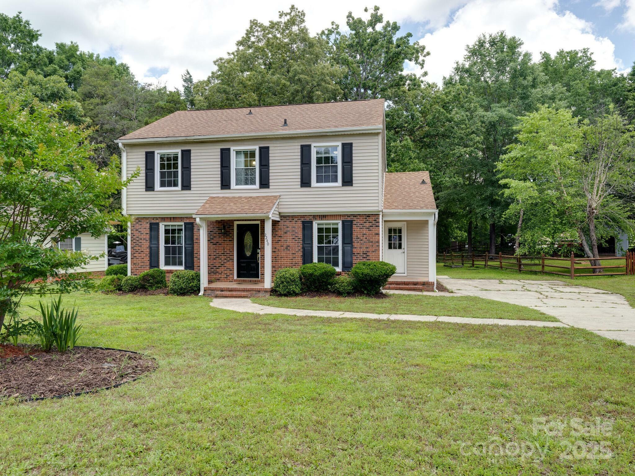 Property Photo: 2240 Lawton Bluff Road NC 28226