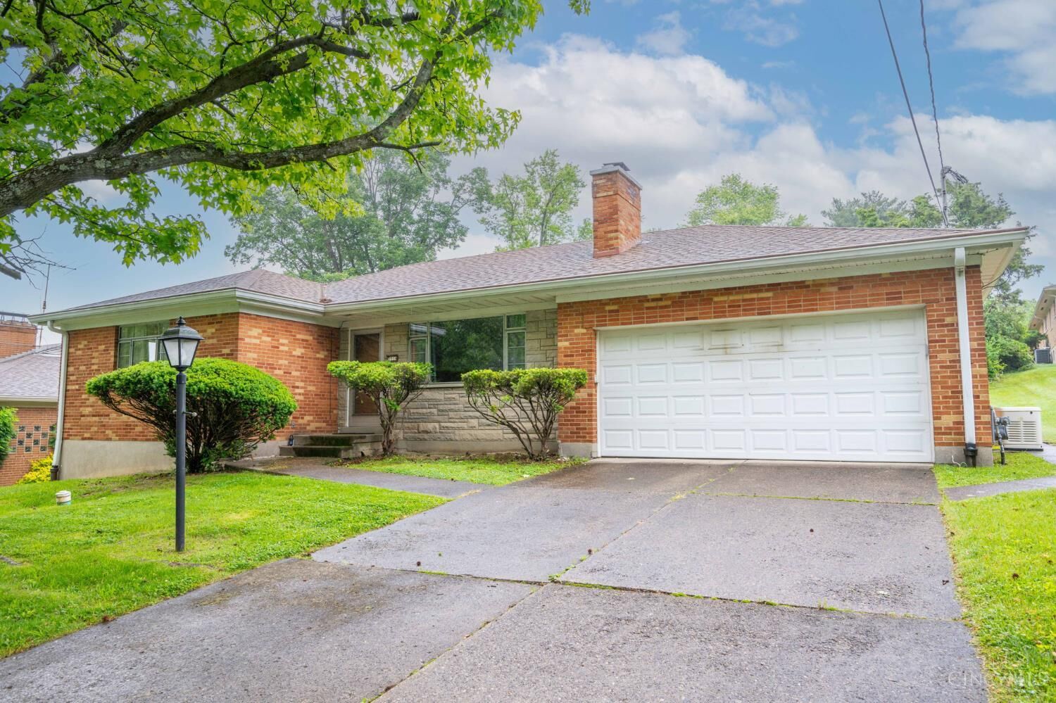 Property Photo: 5914 Bellmeadows Drive OH 45224