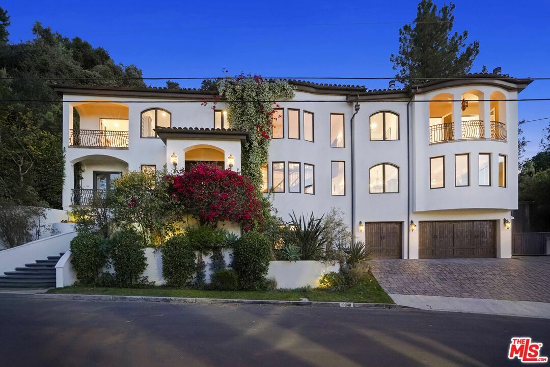 10940 Terryview Dr  Studio City CA 91604 photo
