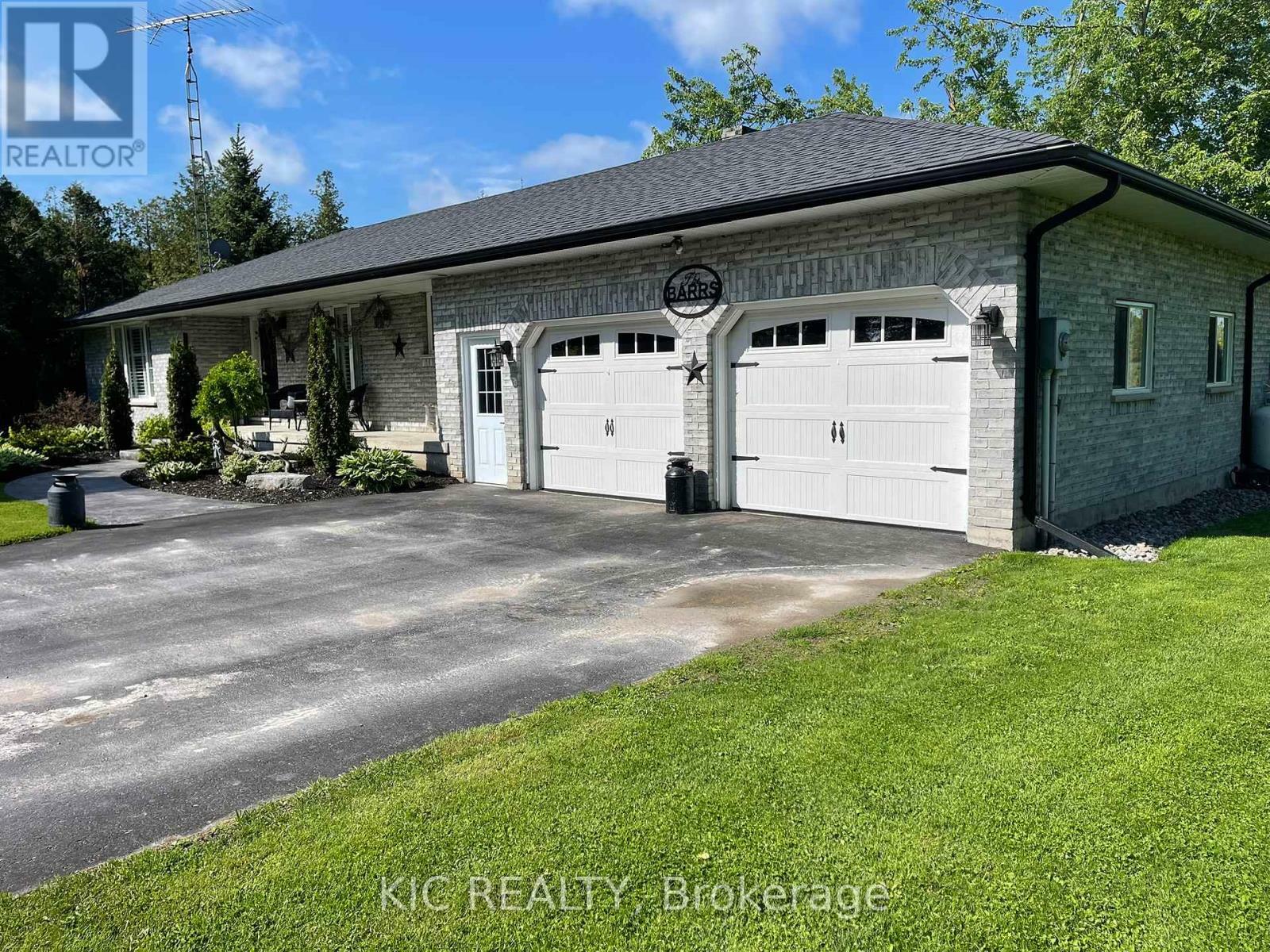 Property Photo: 556 Fifth Line Rd Dum Road ON K0L 3A0