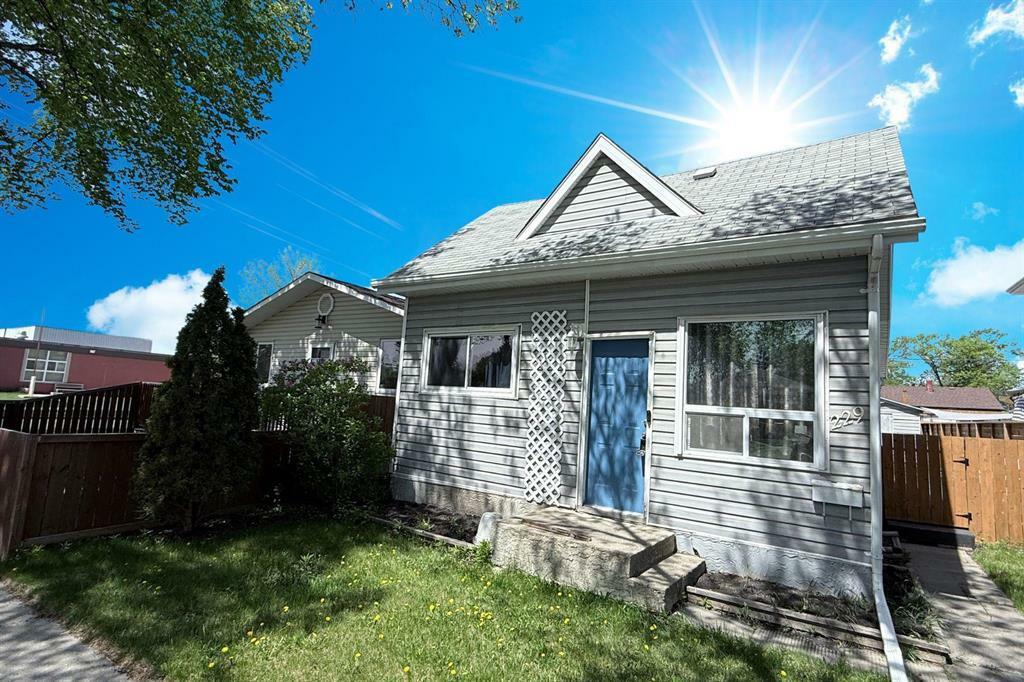 Property Photo:  229 Ralph Avenue  MB R2C 2E6 