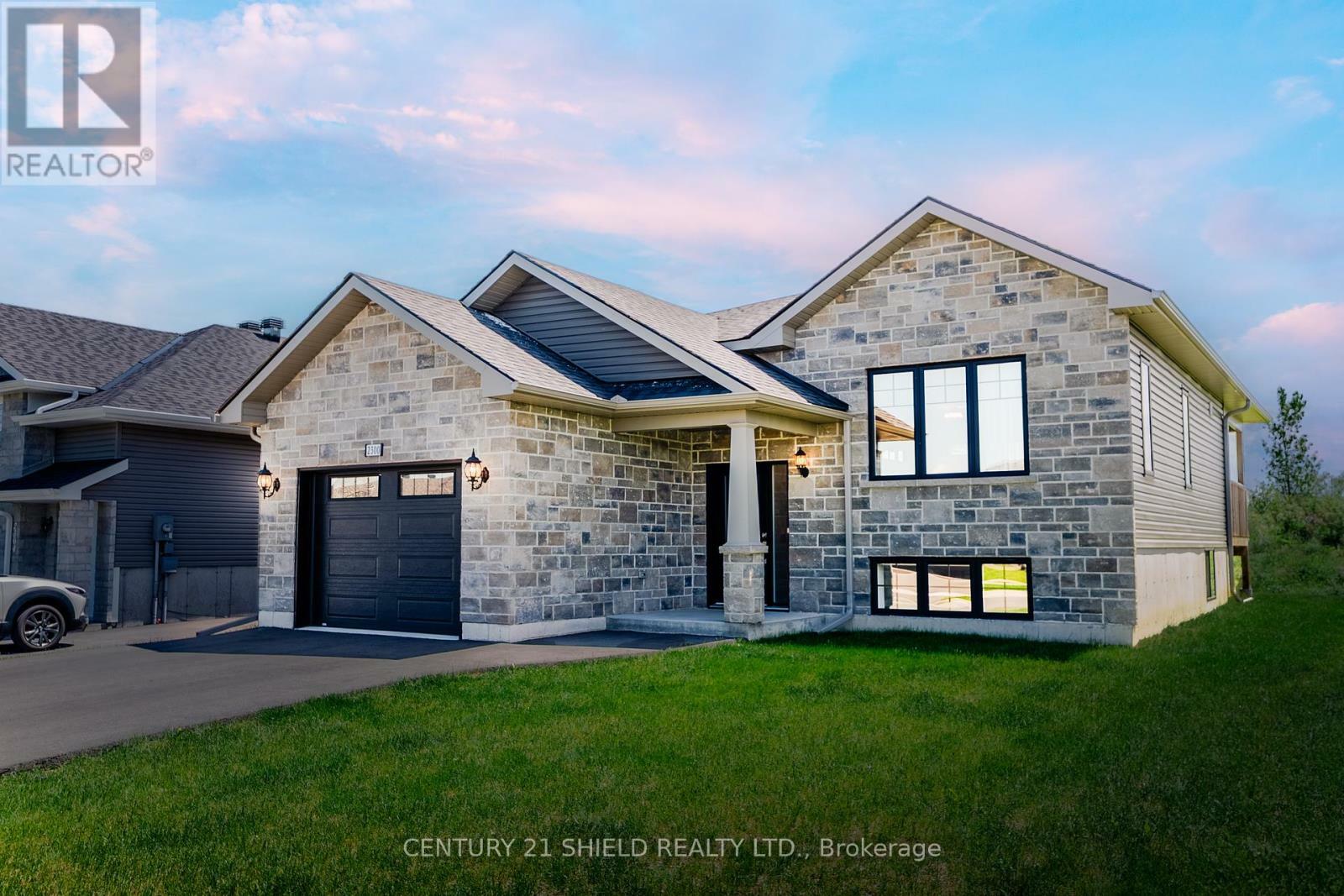 Photo de la propriété: 2300 Crewson Court ON K6H 7N2